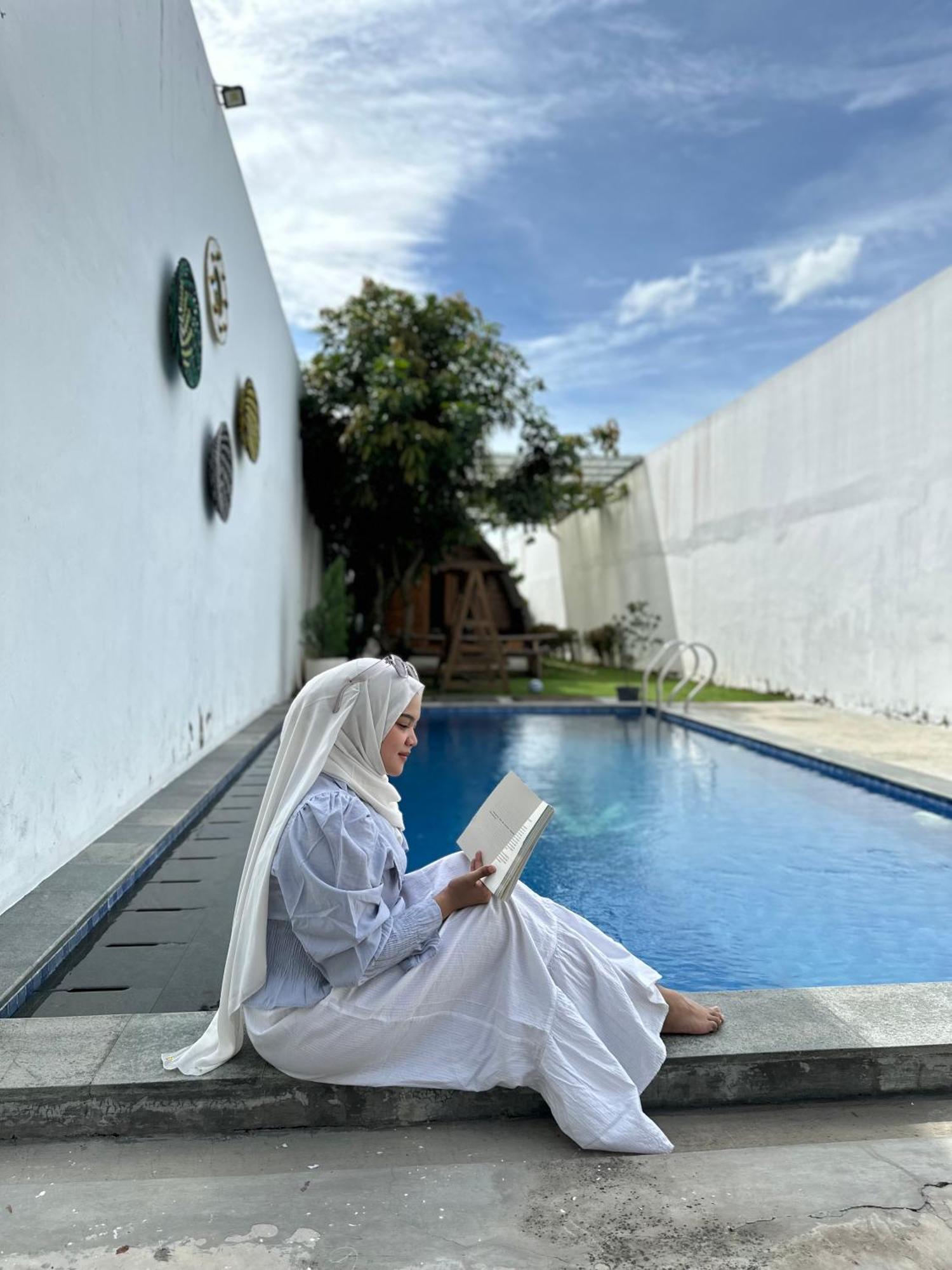 Villa Rumah Putih Jogja Jogjacarta Exterior foto