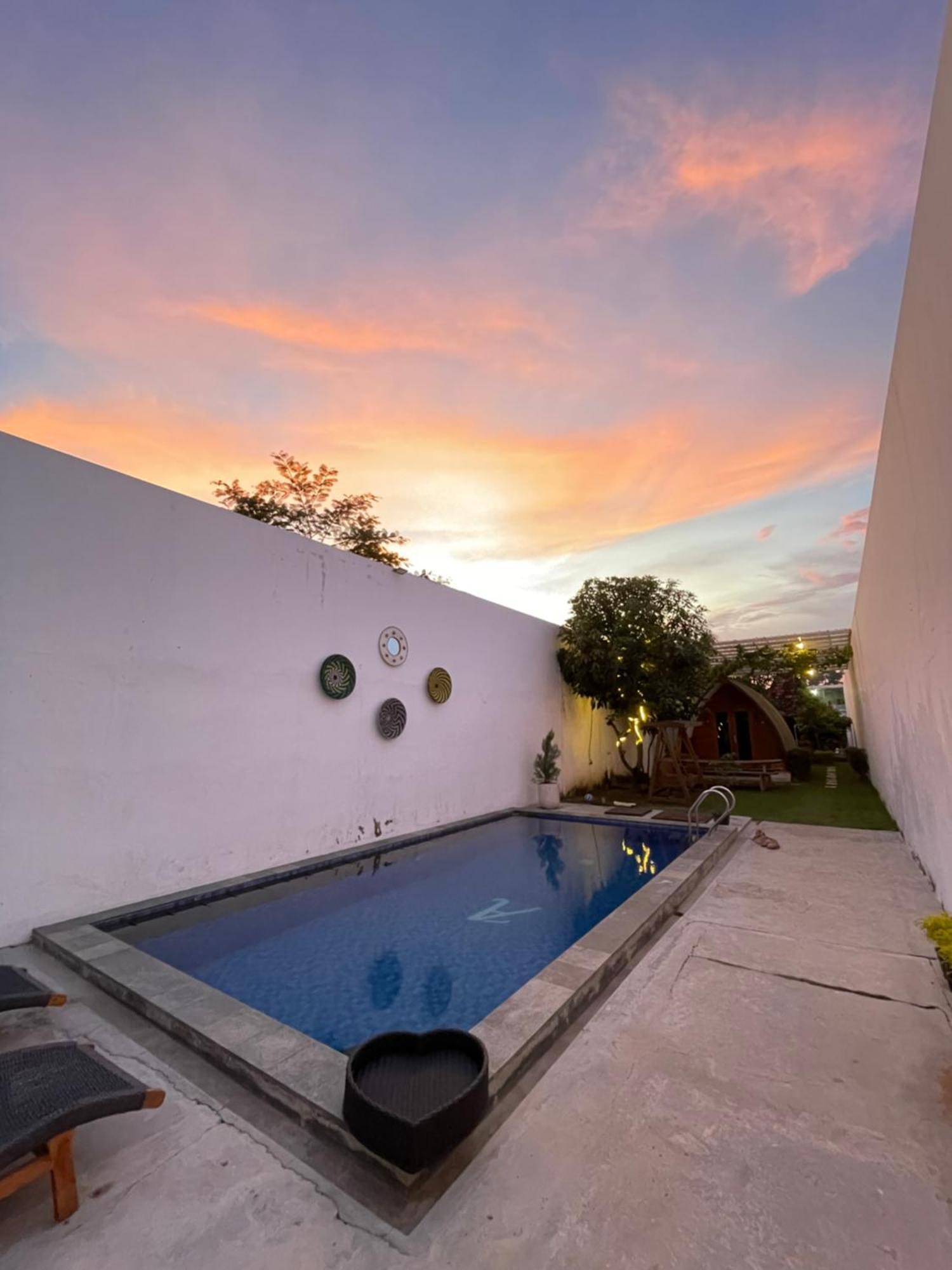 Villa Rumah Putih Jogja Jogjacarta Exterior foto